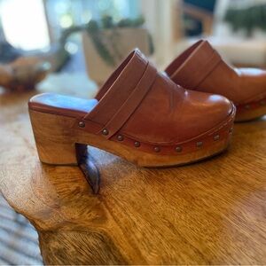 Free People Tan Leather Mules